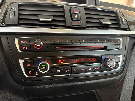 BMW 320d 15 of 26