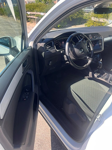 Volkswagen Tiguan 4 of 5