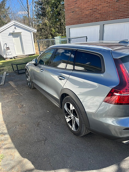 Volvo V60 Cross Country 3 of 5