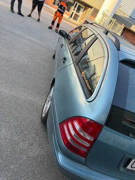 Mercedes-Benz C180 3 of 5