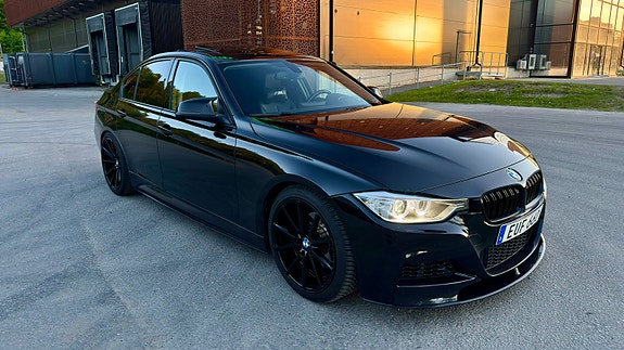 BMW 328i 3 of 5