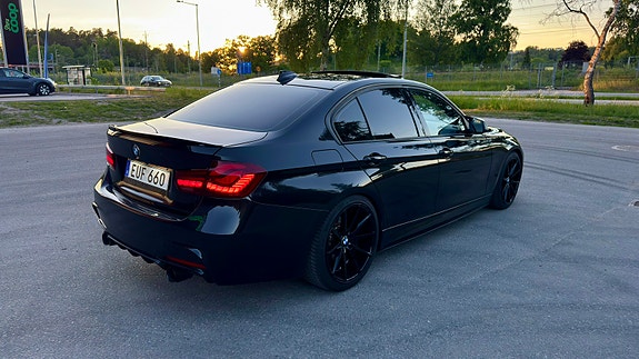 BMW 328i 4 of 5