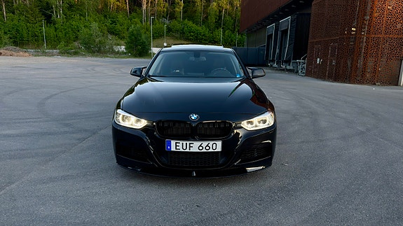 BMW 328i 2 of 5