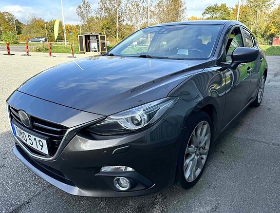 Mazda 3 4 of 5