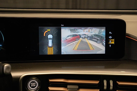 Mercedes-Benz EQC400 18 of 25