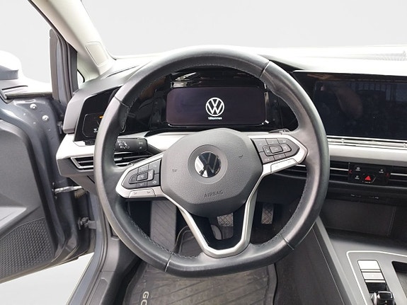 Volkswagen Golf VIII 12 of 23