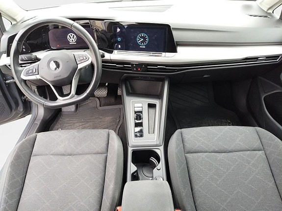 Volkswagen Golf VIII 10 of 23
