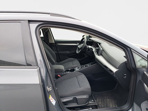 Volkswagen Golf VIII 15 of 23