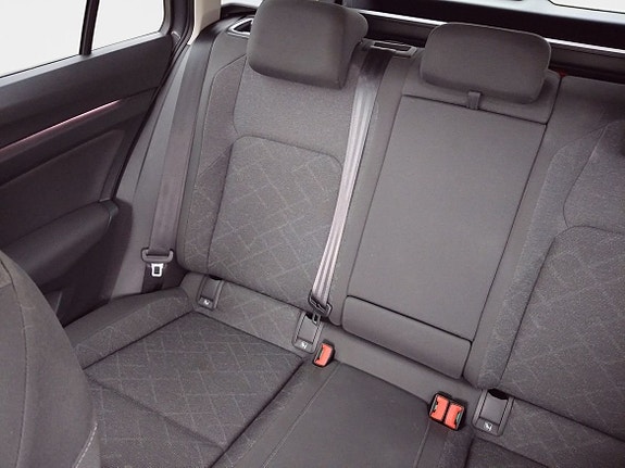 Volkswagen Golf VIII 13 of 23
