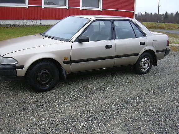 Toyota Carina II 2 of 3