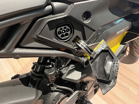 Can-Am PULSE 35 kW + Passagerarsäte KÖP ONLINE 4 of 5