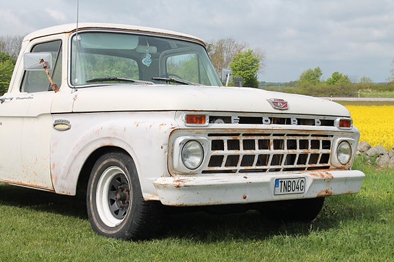 Ford F-100 2 of 5