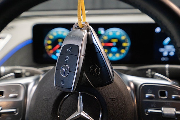 Mercedes-Benz EQC400 23 of 23