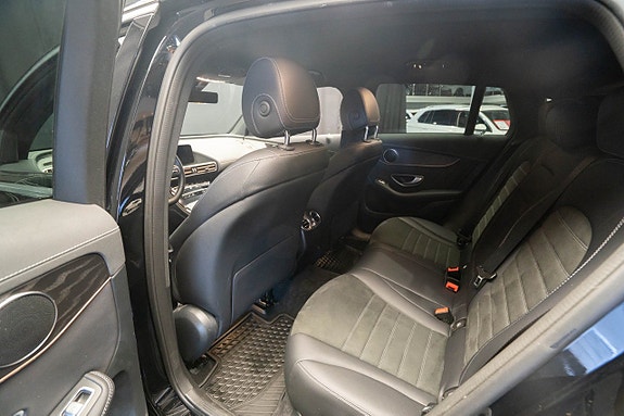 Mercedes-Benz EQC400 18 of 23