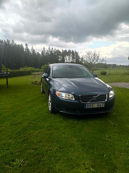 Volvo S80 2 of 5