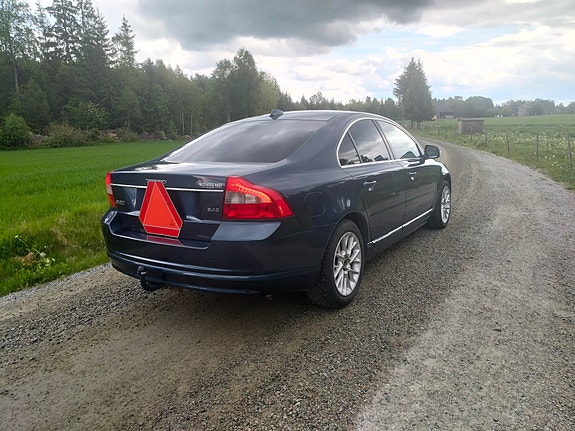Volvo S80 4 of 5