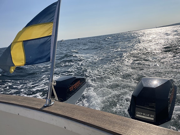 100% EL- UNIK HELT FOSSILFRI UPPDRAGSBÅT – DUBBLA TORQEEDO DEEP BLUE 50RL 7 of 8