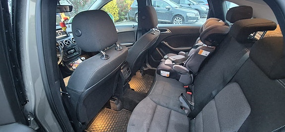 Mercedes-Benz B180 5 of 5