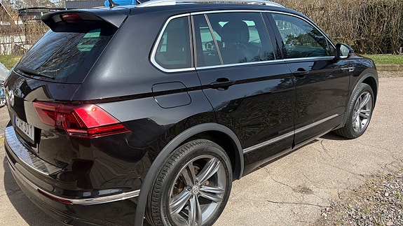 Volkswagen Tiguan 2 of 5