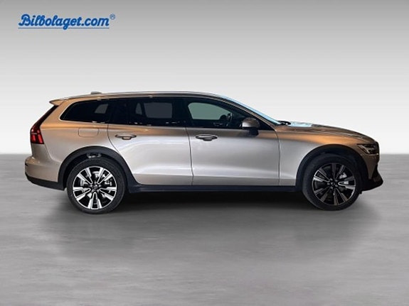 Volvo V60 Cross Country 4 of 5
