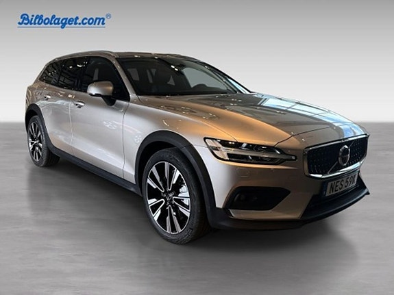 Volvo V60 Cross Country 3 of 5