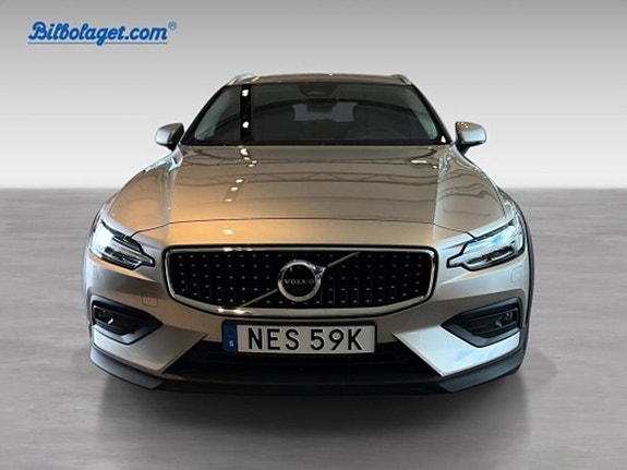 Volvo V60 Cross Country 2 of 5