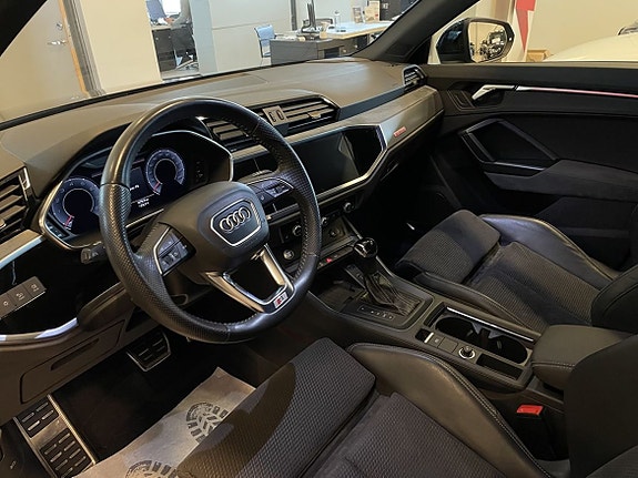 Audi Q3 6 of 8