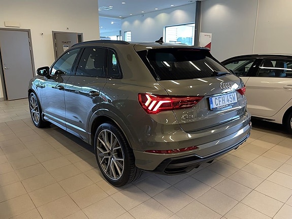 Audi Q3 4 of 5