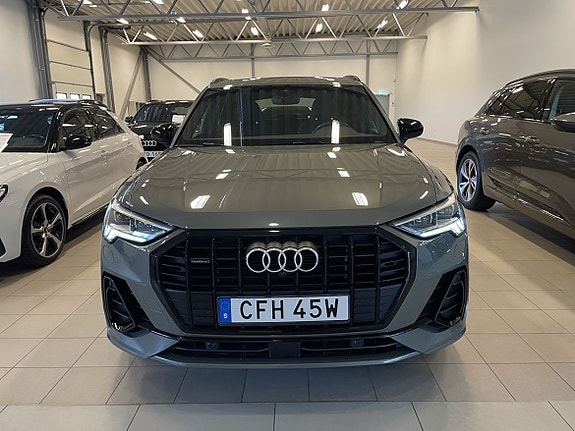 Audi Q3 2 of 5