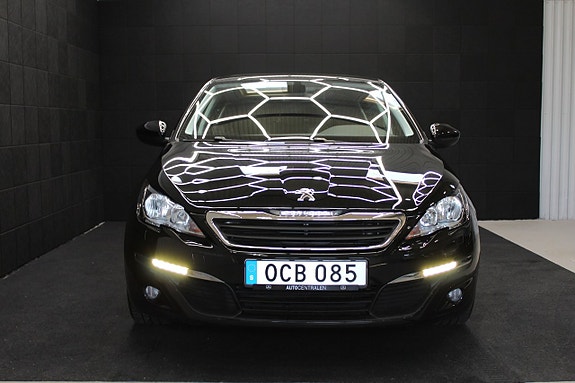 Peugeot 308 2 of 5