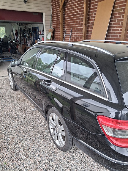 Mercedes-Benz C180 2 of 2