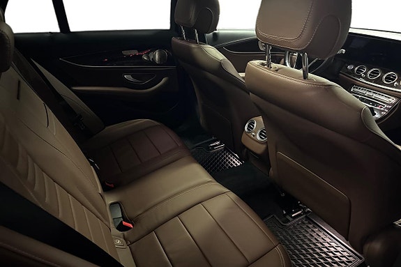 Mercedes-Benz E220 11 of 23