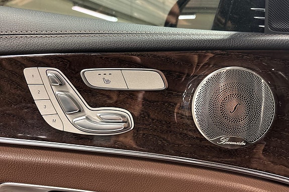 Mercedes-Benz E220 18 of 23