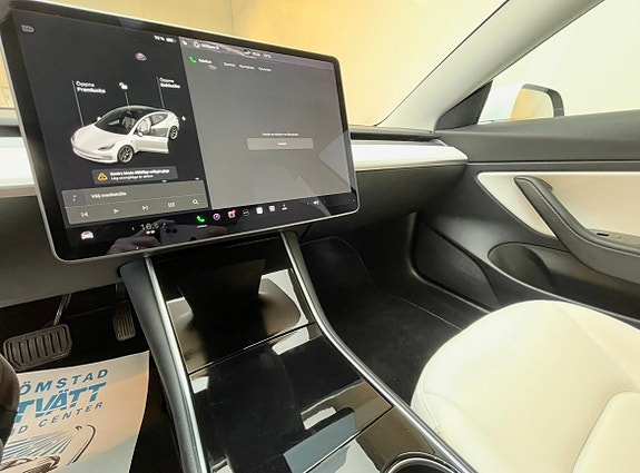 Tesla Model 3 11 of 13