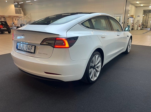 Tesla Model 3 4 of 13