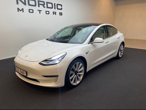 Tesla Model 3 2 of 13