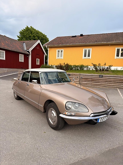 Citroen DS23 2 of 5