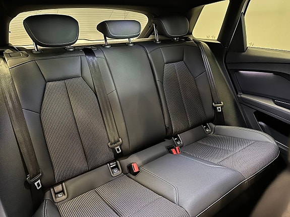 Audi Q4 e-tron 10 of 26