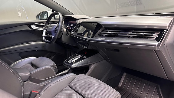 Audi Q4 e-tron 8 of 26