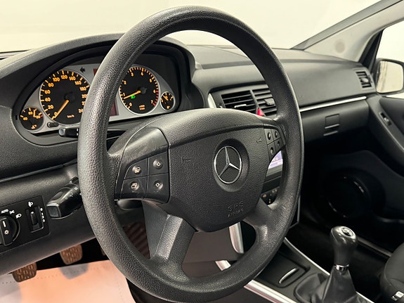 Mercedes-Benz B180 14 of 19