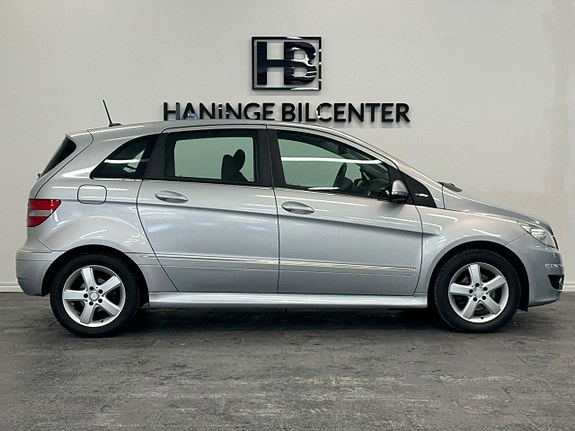 Mercedes-Benz B180 3 of 5