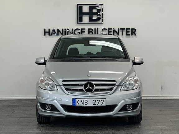 Mercedes-Benz B180 2 of 5