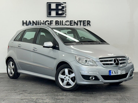 Mercedes-Benz B180 4 of 5