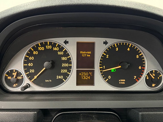Mercedes-Benz B180 12 of 19