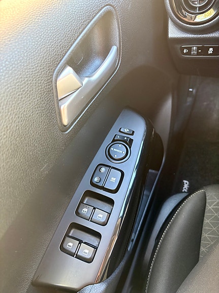 Kia Picanto 7 of 12