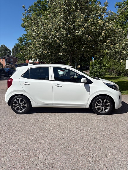 Kia Picanto 2 of 12