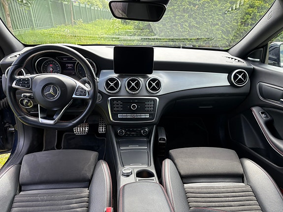 Mercedes-Benz CLA250 2 of 5