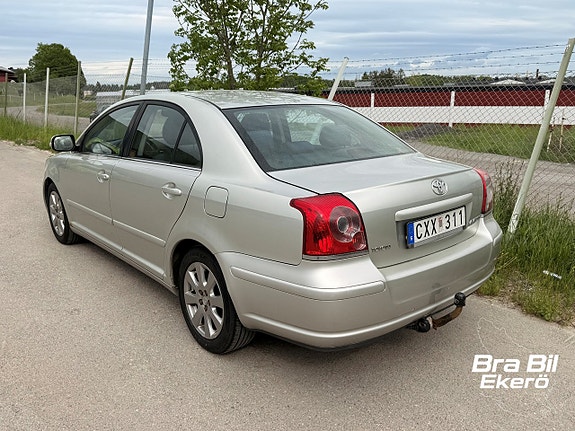Toyota Avensis 4 of 5