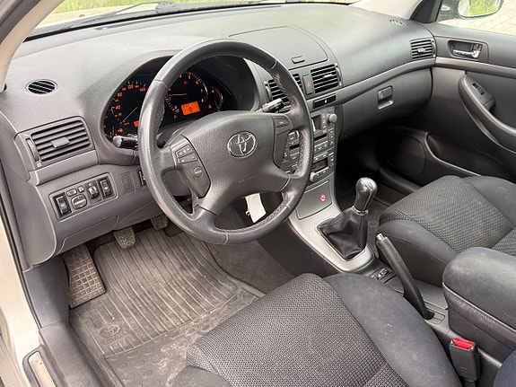 Toyota Avensis 7 of 9