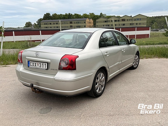 Toyota Avensis 5 of 5